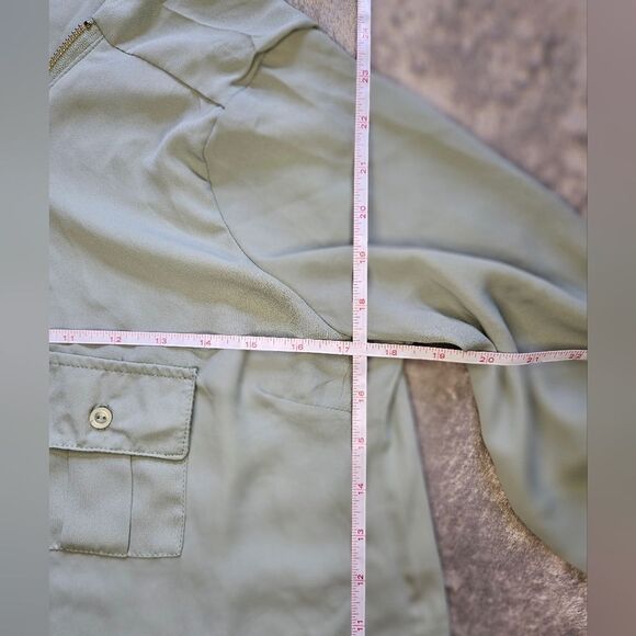 Rue21 Womens half sleeved Shirt with Zipper on collar, Sheer.  Size Medium. - Picture 5 of 5